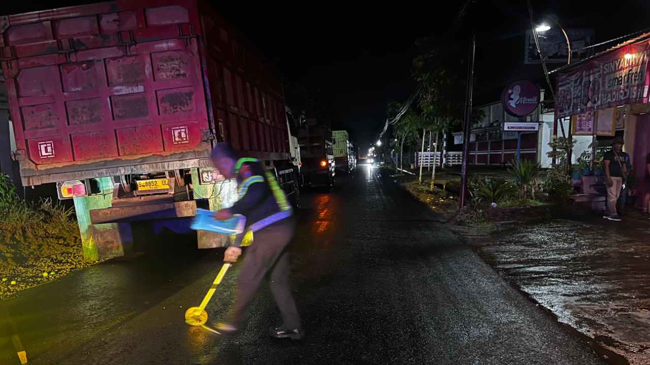 Kecelakaan Maut di Pogalan, Petani 63 Tahun Tewas Tabrak Truk Parkir